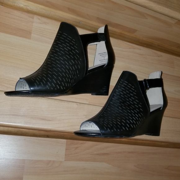 Adrianne Vittadini Wedges Heels Comfort booties - Picture 2 of 10